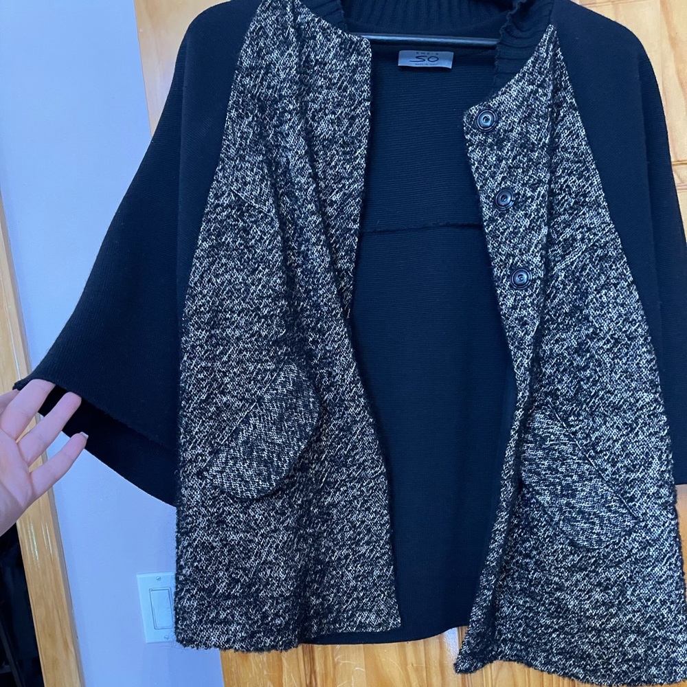 Selling a beautiful jacket. Made in Italy. European size 48 (Us 14-16).